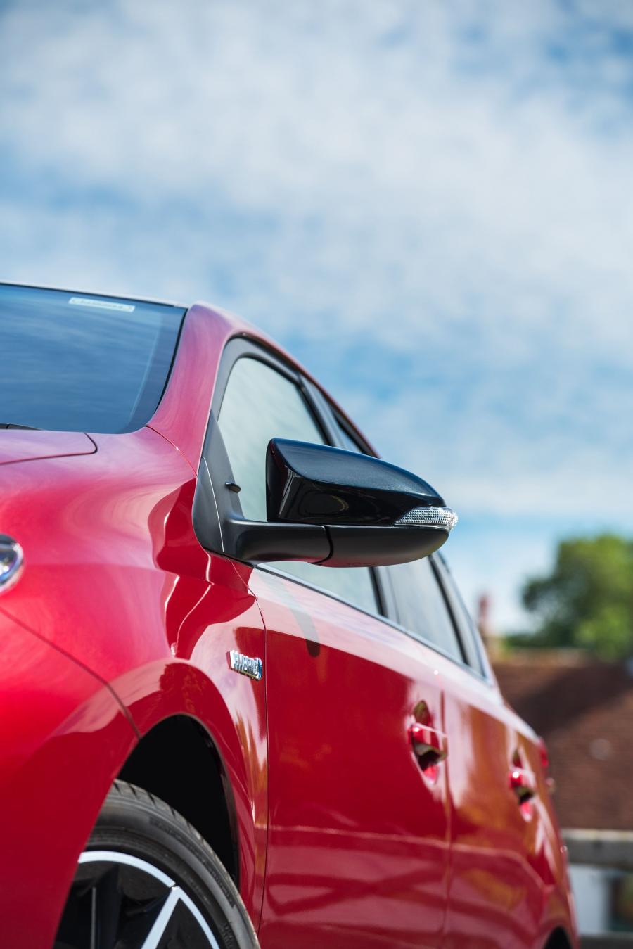 Детали экстерьера Toyota Auris Hybrid GB25 2017 года  (UK) (фото 23 из 46)